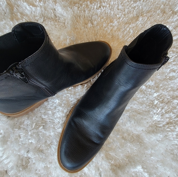 Black Leather Ankle Boots with Elastic Panels - Picture 8 of 9